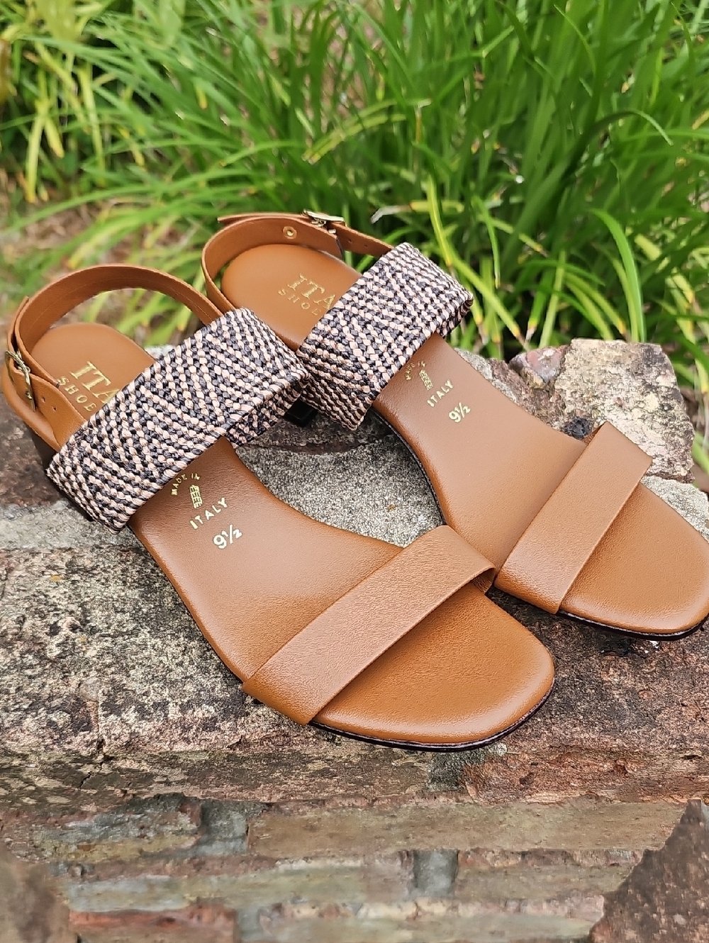 Italian Shoemakers Brown Block Heeled Sandals - Picture 3 of 11